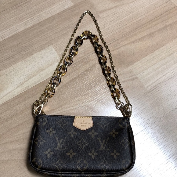 🌸🌸 AUTHENTIC 🌸🌸 Louis Vuitton Pochette Accessory - Picture 1 of 16
